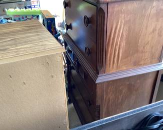 DOVETAIL CHEST OF DRAWERS