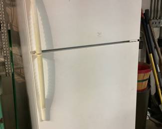 MAYTAG REFRIGERATOR