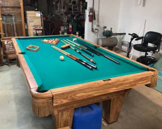 BRUNSWICK POOL TABLE, BUD LIGHT LIGHT