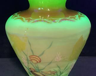  1992 FENTON SEASCAPE BURMESE URANIUM VASE, CONNOISSEUR COLLECTION, #467/750, SIGNED D. FREDRICK, HAND PAINTED, 8in H