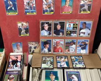 ASSORTED 80s & 90s BASEBALL CARDS, EDGAR MARTINEZ, DAVID CONE, BRETT SABERHAGEN, TIM RAINES, MIKE MUSSINA, EDDIE MURRAY, DAVID STEWART
