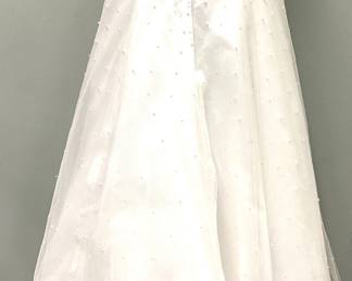 SIZE 10 ST. TROPEZ WEDDING DRESS 10FT VAIL SIZE 10 STRAPLESS ST. TROPEZ WEDDING DRESS 10FT VAIL AND SHORT VAIL