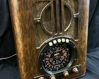1930s ZENITH AM/SHORTWAVE TOMBSTONE RADIO IN VERY GOOD WORKING CONDITION