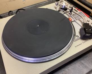 VTG. PIONEER FULL AUTO DIRECT DRIVE TURNTABLE PL-560, METERED SPEED CONTROL GOOD WORKING CONDITION