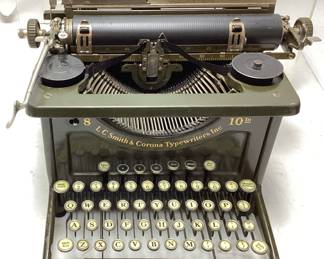 1930s LC SMITH & CORONA 8-10 TYPEWRITER IN VERY GOOD WORKING CONDITION