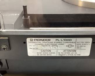 VTG. PIONEER PL-L1000 LINEAR STEREO TURNTABLE IN GOOD WORKING CONDITION, THIS ITEM DOES NOT HAVE A NEEDLE OR CARTRIDGE. ALL FUNCTIONS ARE WORKING. TANGENTIAL TRACKING, DIRECT DRIVE, MAGNETIC INDUCTION, LINEAR MOTOR ARM