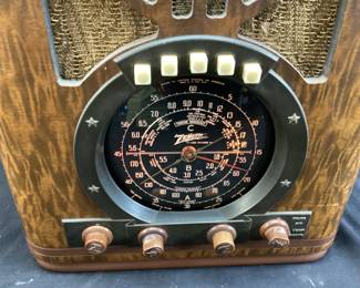 1930s ZENITH AM/SHORTWAVE TOMBSTONE RADIO IN VERY GOOD WORKING CONDITION