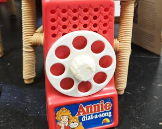 Annie Dial A Song, Orphan Annie Toy
