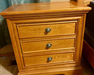 2 matching night stands