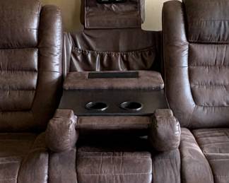 …middle seat converts into this!!!