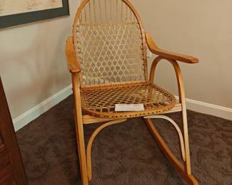 303 Rare 1960s Snowshoe Maple Rocker (Forestdale, VT Tubbs) 22x32x34