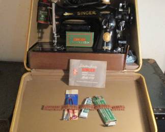 Vintage Singer Sewing Machine 15-91