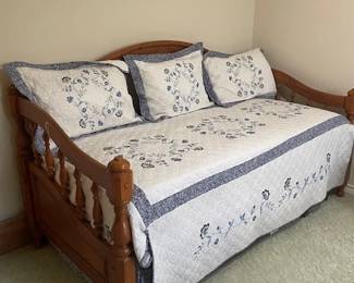 trundle day bed
