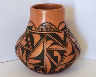 Hopi pot by Pauline Setalla