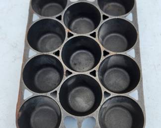 BIG collection of Griswold, Wagner & other cast iron cookware including many rare pieces