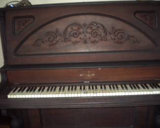 Upright piano
