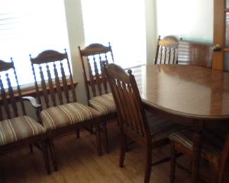 Oval table, 6 chairs and leaf