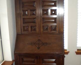 MCM secretary/desk