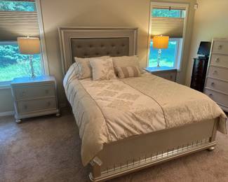 NEW LUXURY QUEEN PILLOW TOP MATTRESS WITH MATCHING HEADBOARD, FOOTBOARD AND SIDE RAILS. PLATINUM FINISH. TWO MATCHING NIGHTSTANDS, LAMPS AND DESIGNER COMFORTER WITH PILLOWS,