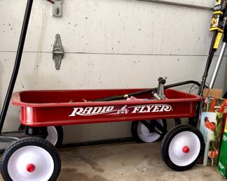 Classic Radio flyer red wagon