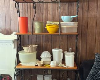 Tupperware/ Bakers Rack