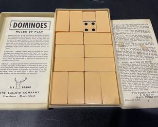 The Elkloid company Waco Tx 
1930s Elkloid Co.Dominoes in orig plastic  box with booklet