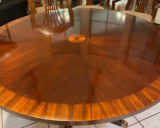 Gorgeous Round Vintage Mahogany Georgian Style Pedestal Dining Table. Four Chairs can be sold separately 
