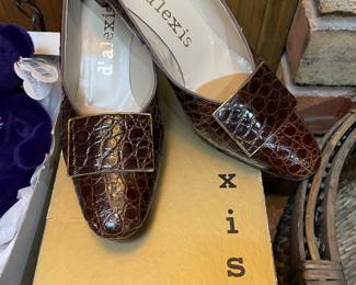 D’Alexis ladies alligator pumps size 9