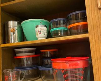 Pyrex, Tupperware & Vintage  items