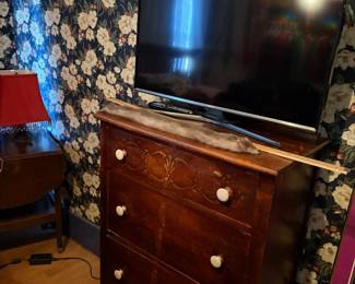 chest of drawers, TV
