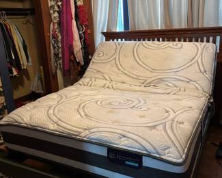 queen lift bed