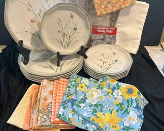 12 Piece Set Of Mikasa China With Mismatched Cloth Napkins Napkin Rings Brand New Placemats