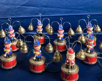 Mr Christmas SantaaTMs Marching Band Set