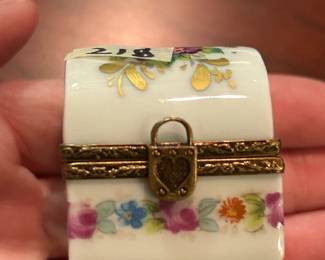 #218	Limoges round top floral chest trinket box	 $40.00 
