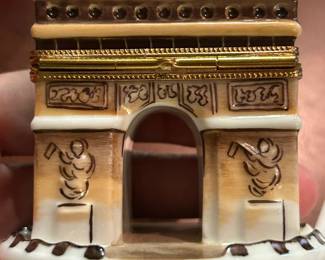 #215	Limoges Jacques Paris Arc de Triomphe, large 91/500 trinket box	 $55.00 
