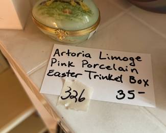 #326	Artoria Limoge Pink Porcelain Easter trinket box	 $35.00 
