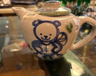 #275	M A Hadley Teddy Bear Tea Pot	 $20.00 
