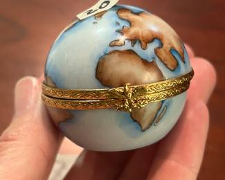 #205	Limoges globe trinket box	 $40.00 
