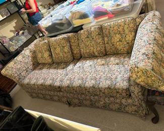 #367	flower hid a bed sofa w loose cushions 7 foot	 $30.00 
