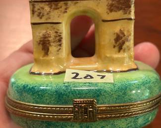 #207	Limoges Arc de Triomphe trinket box	 $45.00 
