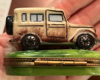 #208	Limoges safari jeep trinket box	 $40.00 
