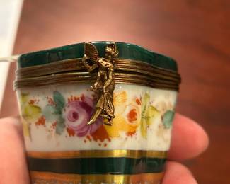#217	Limoges heart shaped laurel trinket box	 $40.00 
