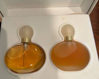 #246	Ellen Tracy Eau de Perfume Natural Spray Box Set - full in Box	 $25.00 
