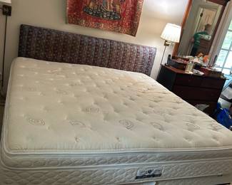 #2 Sleep Number i10 King Size Bed w/two Twin Platform Twins w/remote - You Move - w/stains $100.00