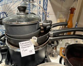 #286	Denmark Titanium "Scanpan" - 8 pcs	 $75.00 
