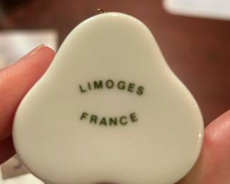 #217	Limoges heart shaped laurel trinket box	 $40.00 
