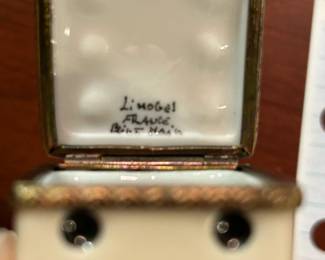 #214	Limoges single die trinket box	 $40.00 
