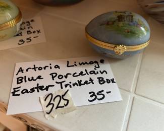 #325	Artoria Limoge Blue Porcelain Easter trinket box	 $35.00 
