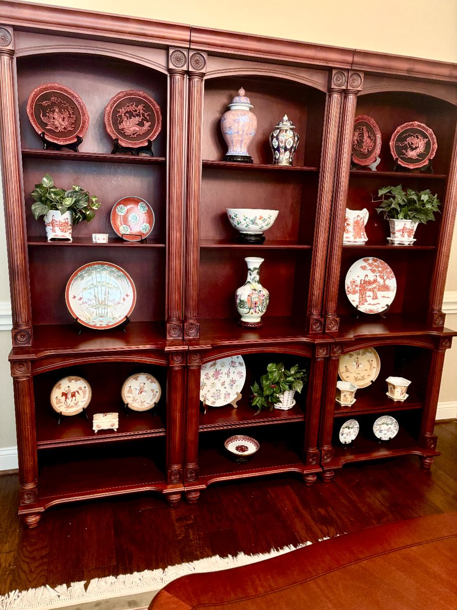 Set of 3 distinguished bookshelves