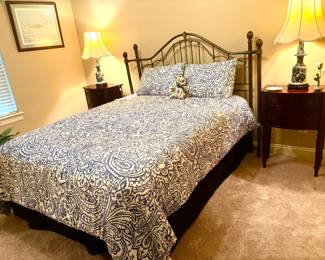 Queen bed/mattress/bedding